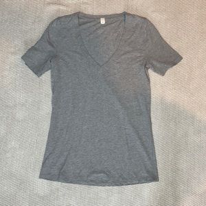 V-neck lululemon Tee
